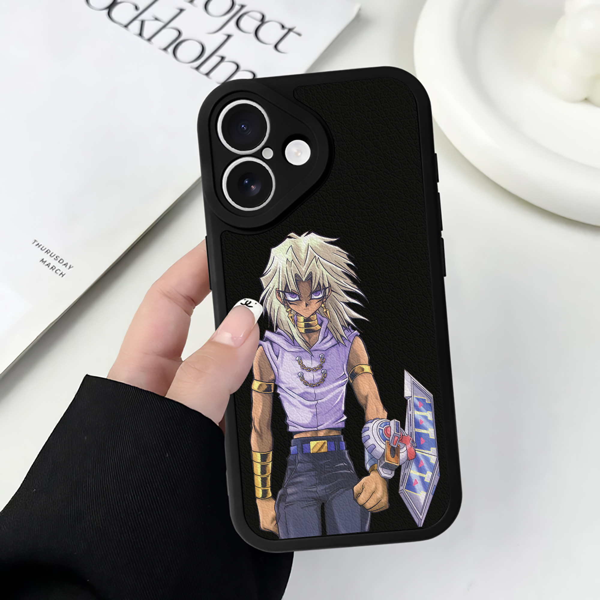 （画像用） 遊☆戯☆王 Yu-Gi-Oh! 【iPhone 16シリーズ対応】シリコンスマホケース（レザー調） 材質：シリコン
